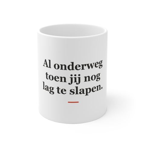 Mok met tekst “Al onderweg toen jij nog lag te slapen.” — cadeau voor een vrachtwagenchauffeur