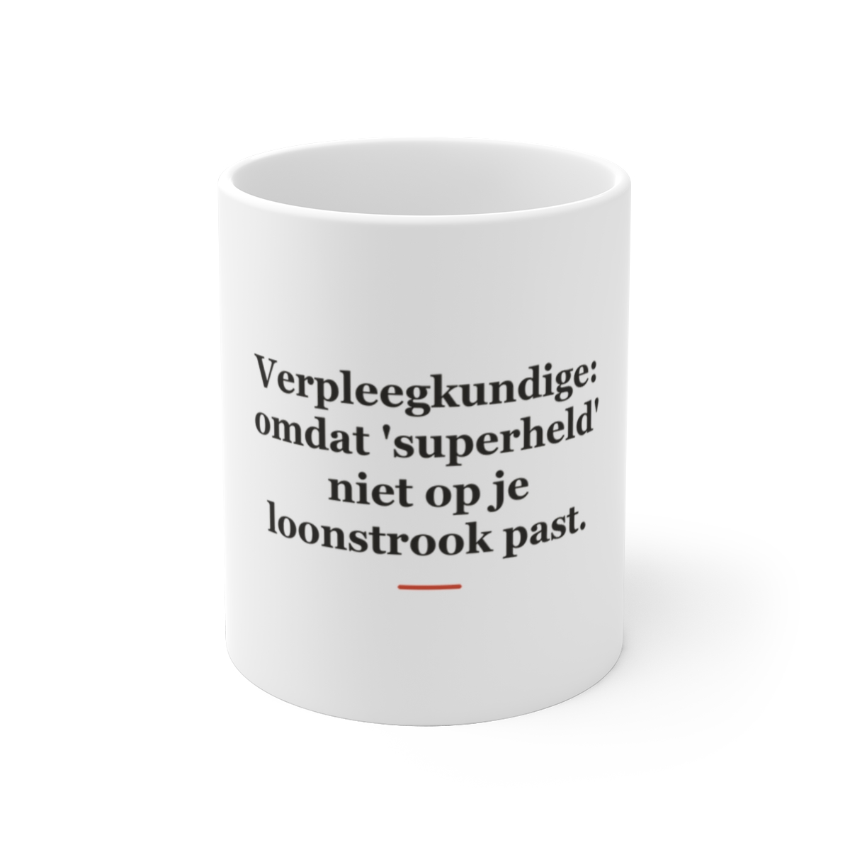 Mok met tekst “Verpleegkundige: omdat 'superheld' niet op je loonstrook past.” — cadeau voor een verpleegkundige